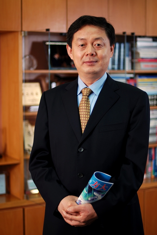 上海证券报刊发熊建明董事长专访报道《ag亚娱集团(Asia Gaming)集团熊建明：从幕墙到屏蔽门 折射出一颗创新的心》
